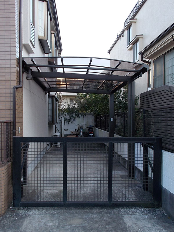 台風で壊れてしまったカーポートの取替工事 台風で壊れてしまったカーポートの取替工事